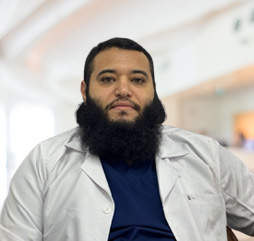 محمود النقيب - طبيب أسنان عام